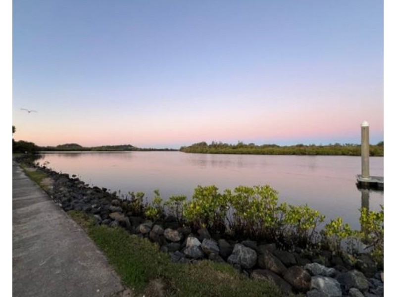22 Sunset Boulevard, Tweed Heads West NSW 2485