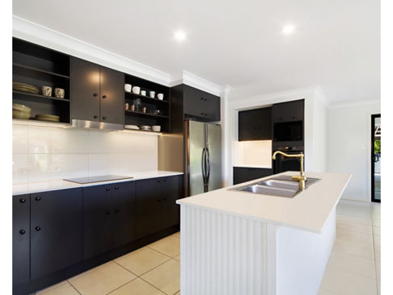 4 Donegal Court, Banora Point NSW 2486