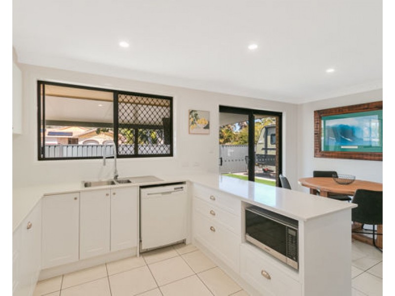 1/100 Sunset Boulevard, Tweed Heads West NSW 2485