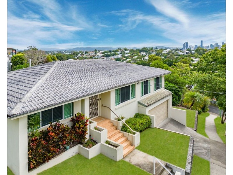 1 Wilbur St, Holland Park QLD 4121