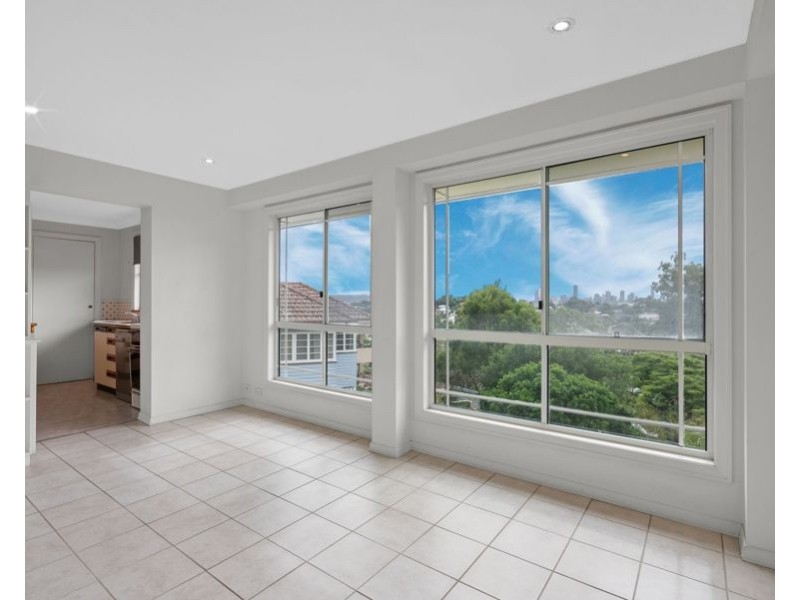 1 Wilbur St, Holland Park QLD 4121