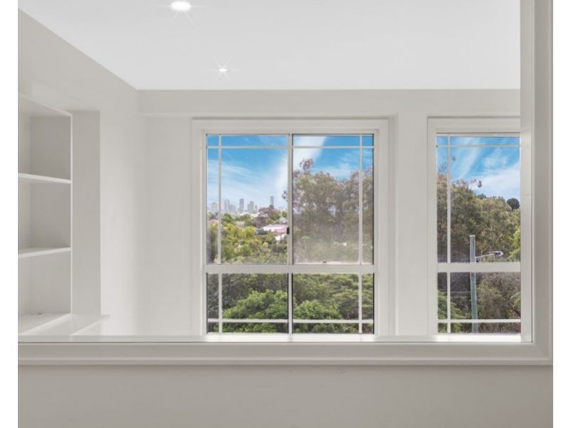 1 Wilbur St, Holland Park QLD 4121