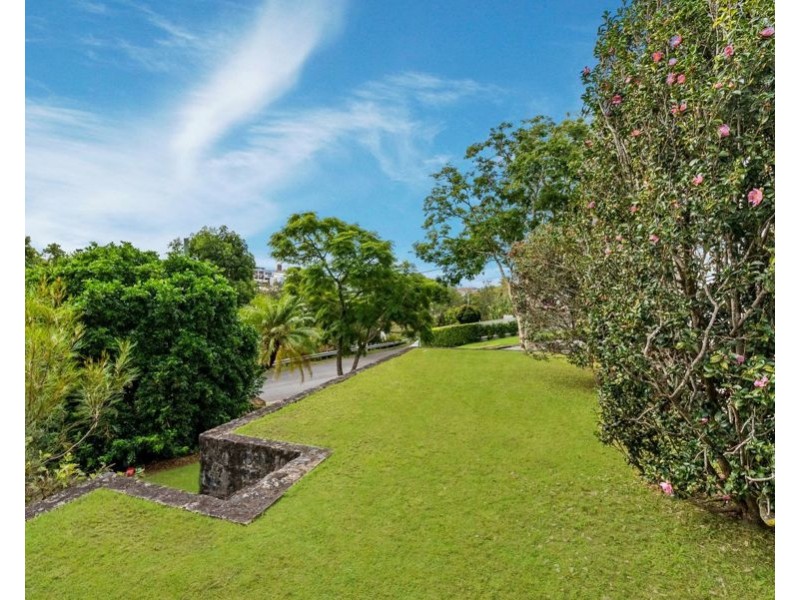 1 Wilbur St, Holland Park QLD 4121