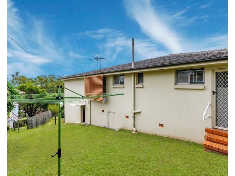 1 Wilbur St, Holland Park QLD 4121