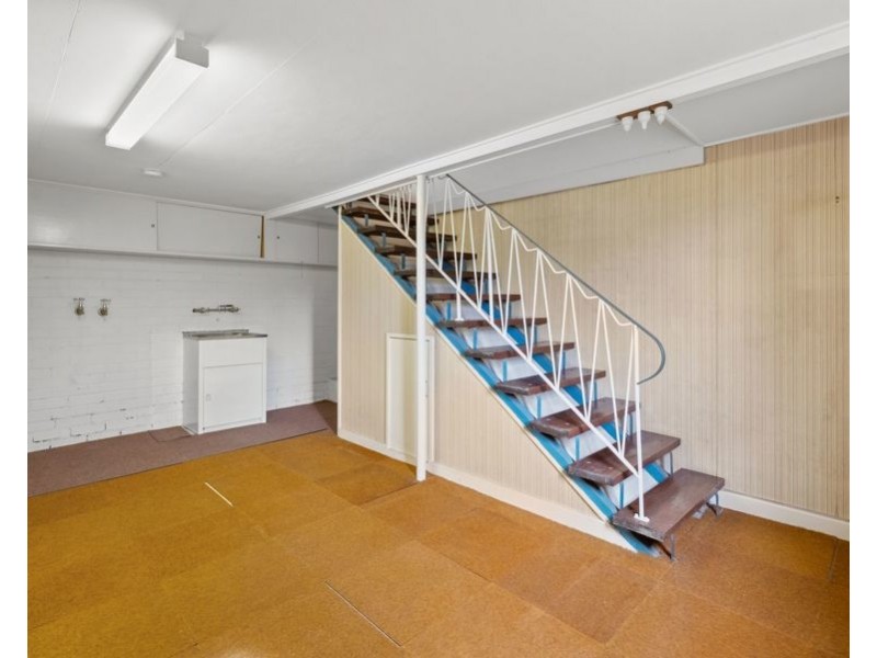 1 Wilbur St, Holland Park QLD 4121