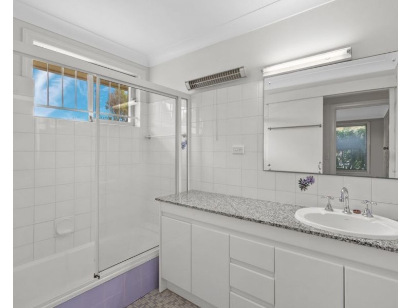 1 Wilbur St, Holland Park QLD 4121