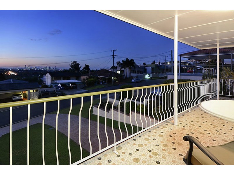 5 Kneale Street, Holland Park West QLD 4121