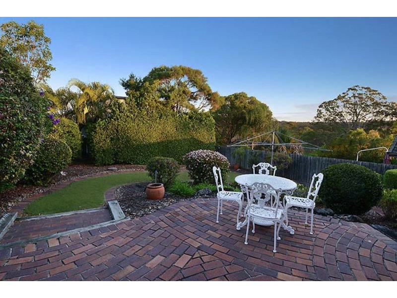 5 Kneale Street, Holland Park West QLD 4121