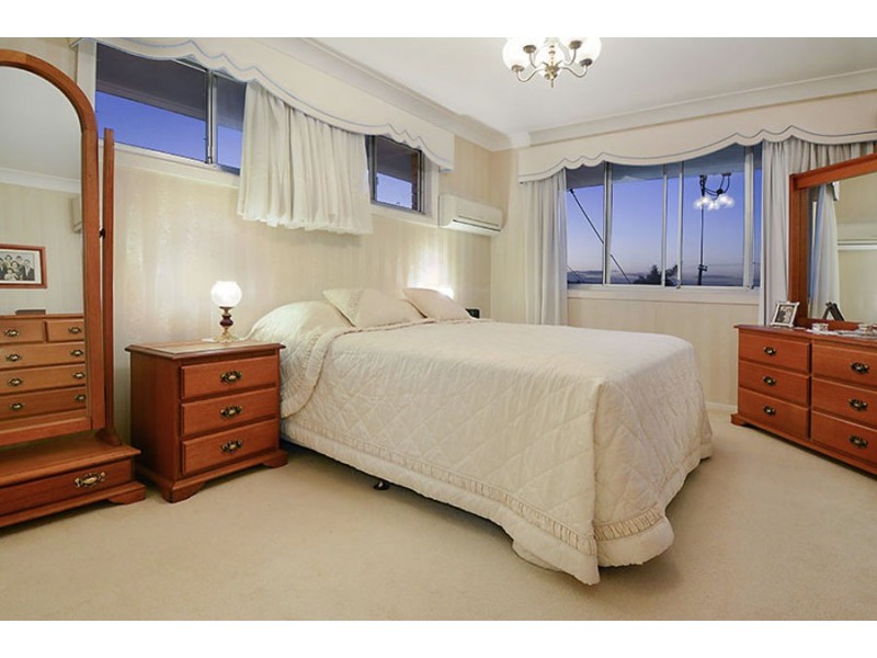 5 Kneale Street, Holland Park West QLD 4121