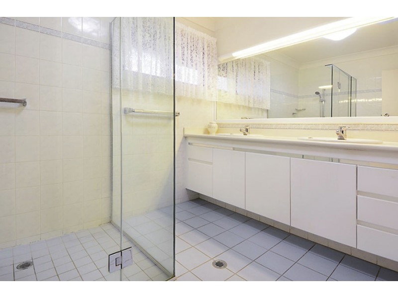 5 Kneale Street, Holland Park West QLD 4121