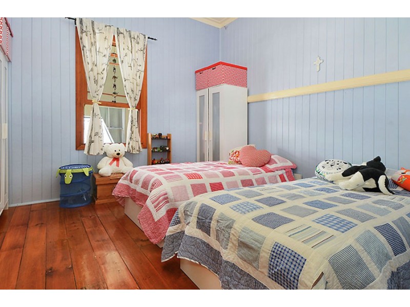 15 Young Street, Annerley QLD 4103