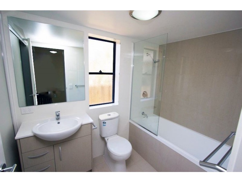 2 / 43 Victor Street, Holland Park QLD 4121