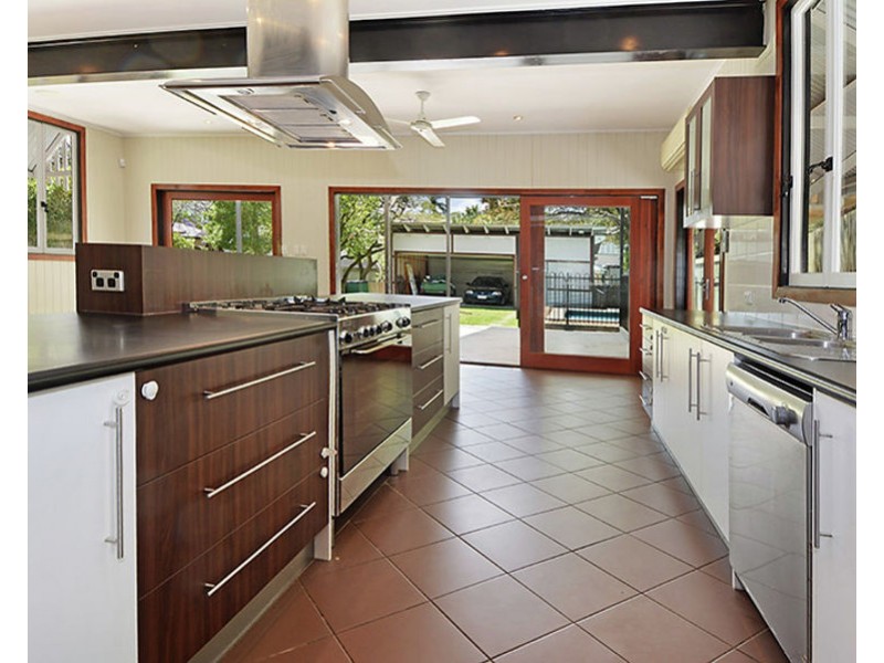 63 Pembroke Road, Coorparoo QLD 4151