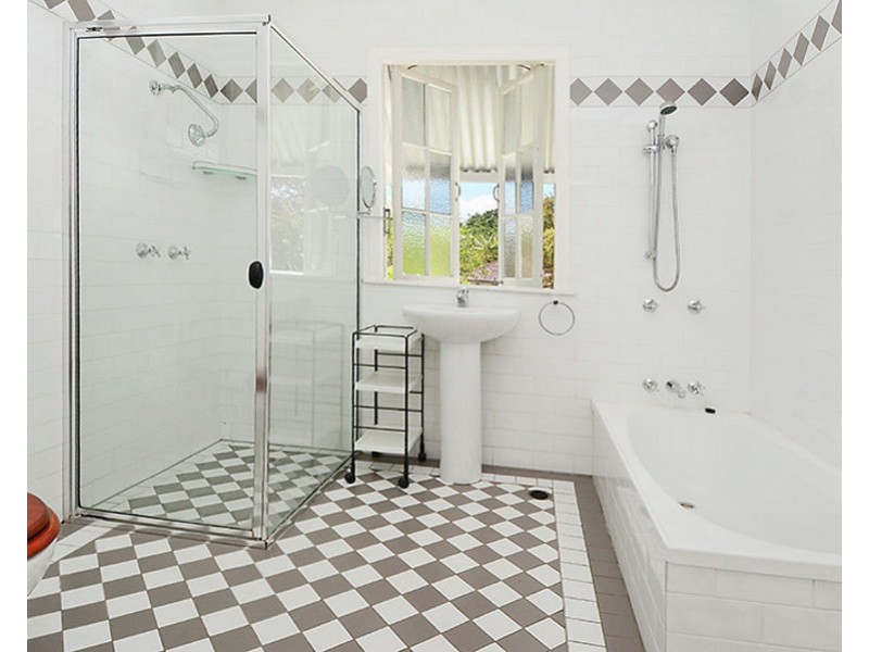 63 Pembroke Road, Coorparoo QLD 4151