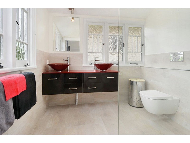 1091 Logan Road, Holland Park West QLD 4121