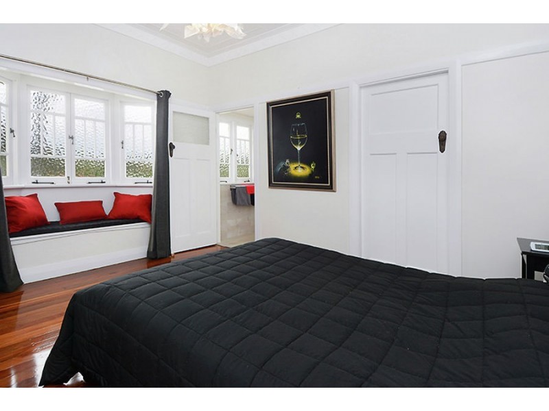 1091 Logan Road, Holland Park West QLD 4121