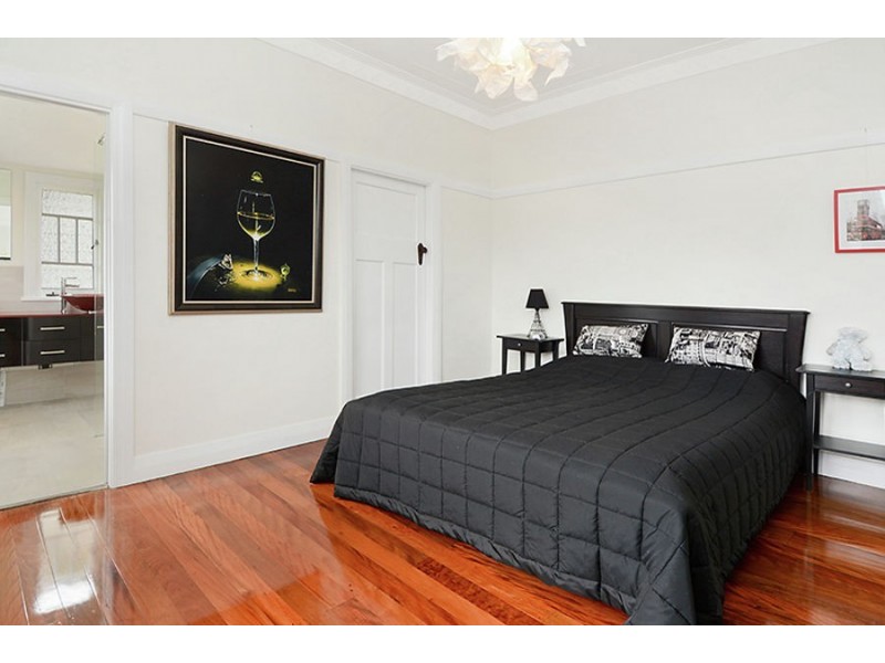 1091 Logan Road, Holland Park West QLD 4121