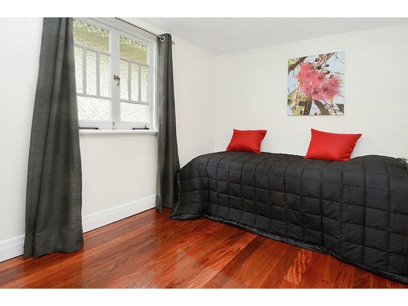 1091 Logan Road, Holland Park West QLD 4121