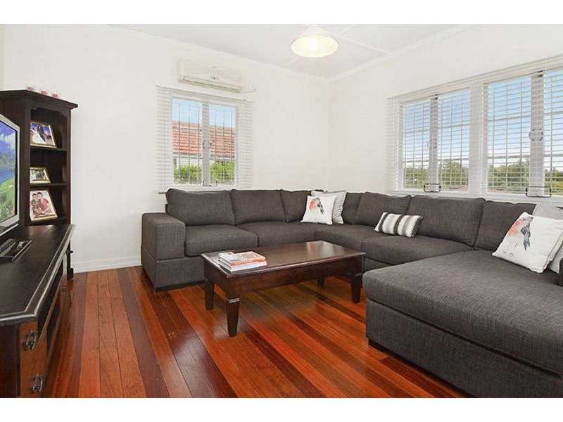 112 Layard Street, Holland Park QLD 4121