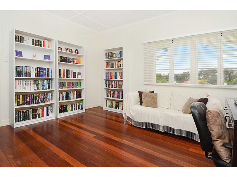 112 Layard Street, Holland Park QLD 4121