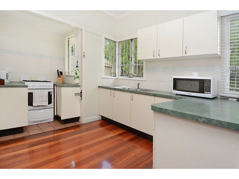 112 Layard Street, Holland Park QLD 4121