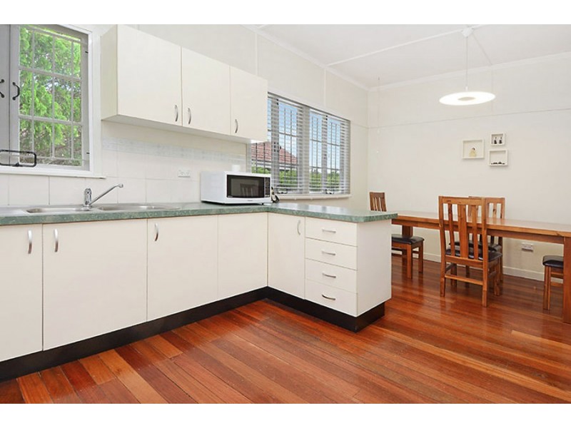 112 Layard Street, Holland Park QLD 4121