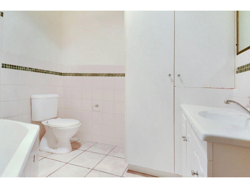 115 Railway Parade, Norman Park QLD 4170