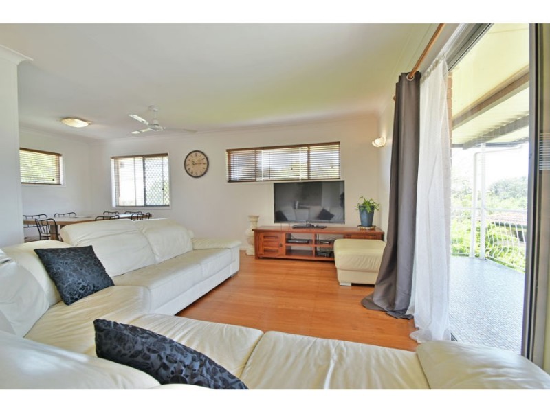 17 Hilary Street, Wishart QLD 4122