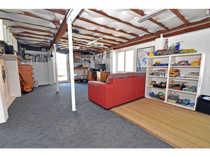 17 Hilary Street, Wishart QLD 4122