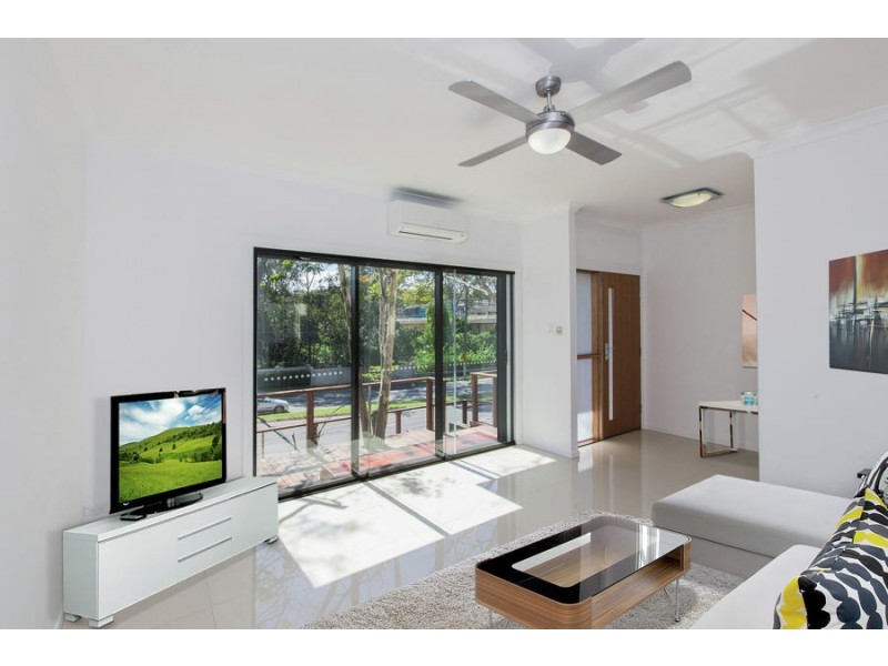 819 Creek Road, Carindale QLD 4152