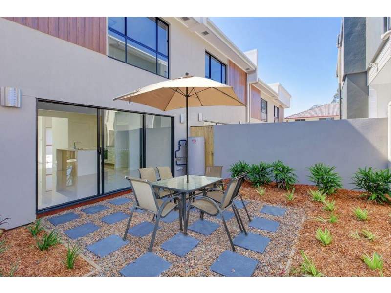 819 Creek Road, Carindale QLD 4152