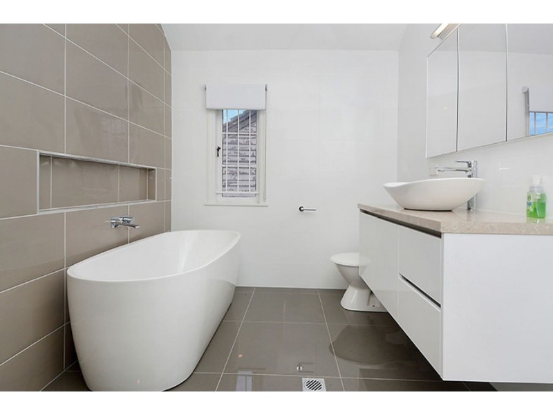 403 Cavendish Rd, Coorparoo QLD 4151