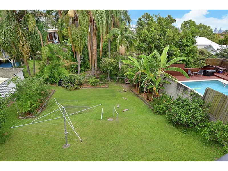 403 Cavendish Rd, Coorparoo QLD 4151