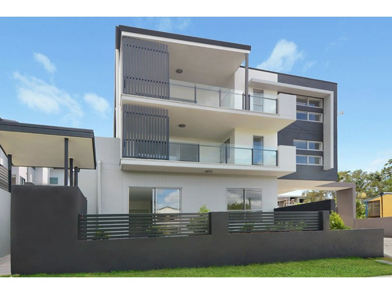 2 & 4 19 Pickwick Street, Cannon Hill QLD 4170