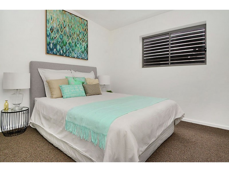 2 & 4 19 Pickwick Street, Cannon Hill QLD 4170