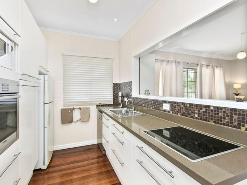 90 Lancaster St, Coorparoo QLD 4151