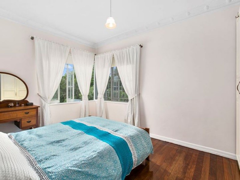 90 Lancaster St, Coorparoo QLD 4151