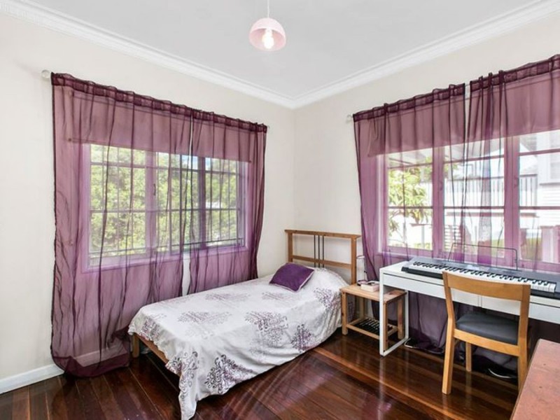 90 Lancaster St, Coorparoo QLD 4151