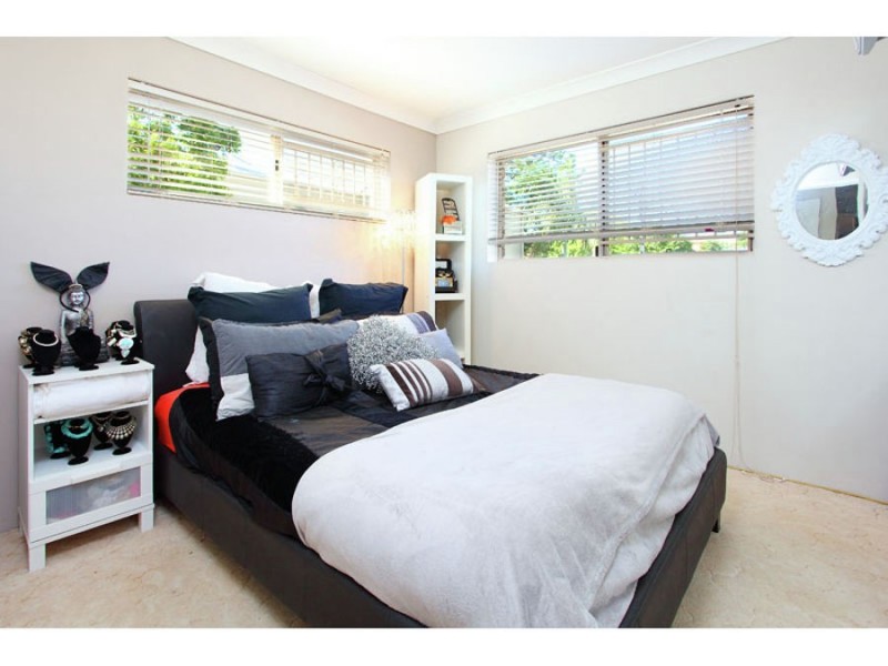 4/31 Crown Street, Holland Park West QLD 4121