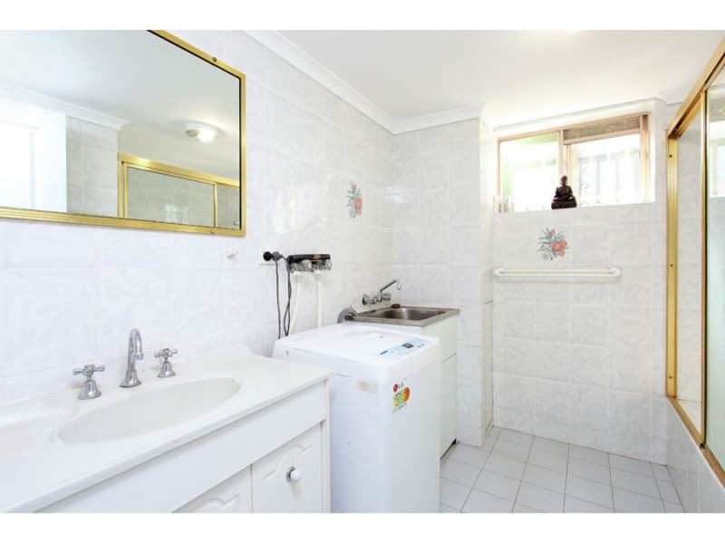 4/31 Crown Street, Holland Park West QLD 4121