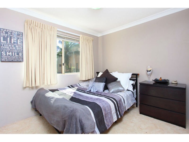 4/31 Crown Street, Holland Park West QLD 4121