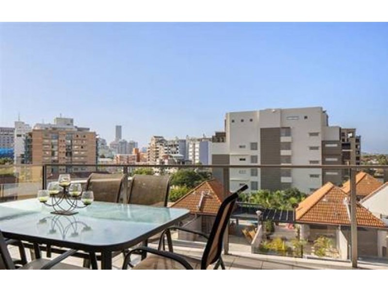 15/215 Wellington Rd, East Brisbane QLD 4169