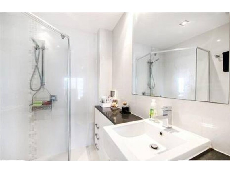 15/215 Wellington Rd, East Brisbane QLD 4169