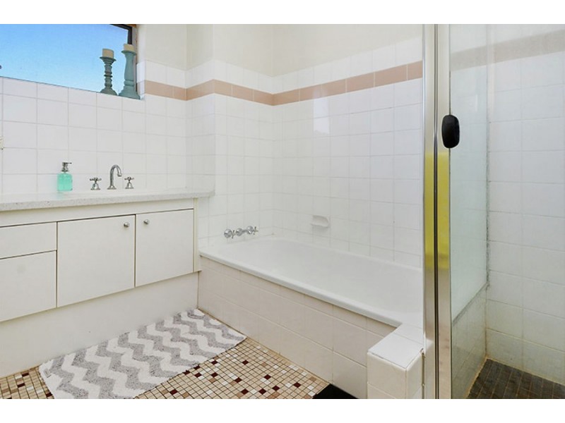 4 / 66 Cedar Street, Greenslopes QLD 4120