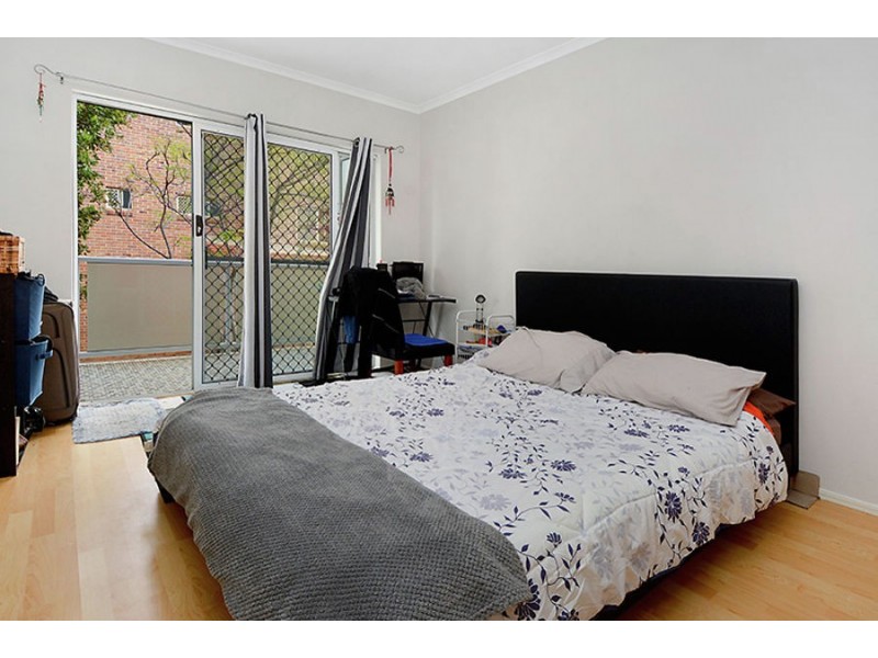 1 / 24 Weston St, Coorparoo QLD 4151