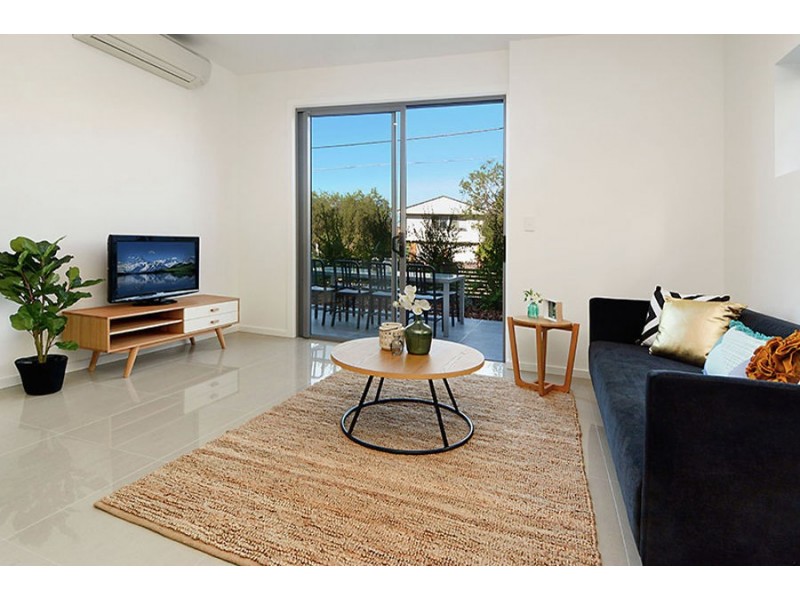 1 / 19 Pickwick St, Cannon Hill QLD 4170