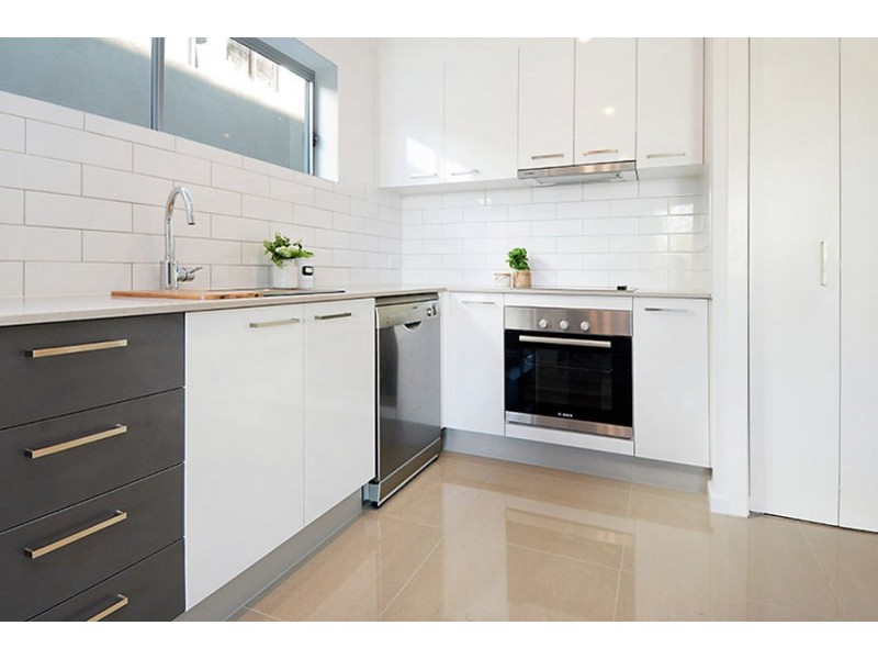 1 / 19 Pickwick St, Cannon Hill QLD 4170