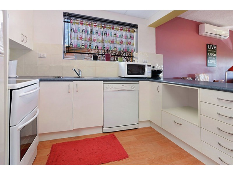 2/11 Raby Road, Coorparoo QLD 4151