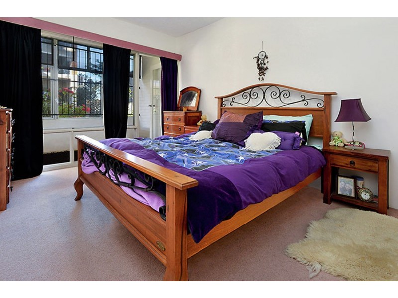 2/11 Raby Road, Coorparoo QLD 4151