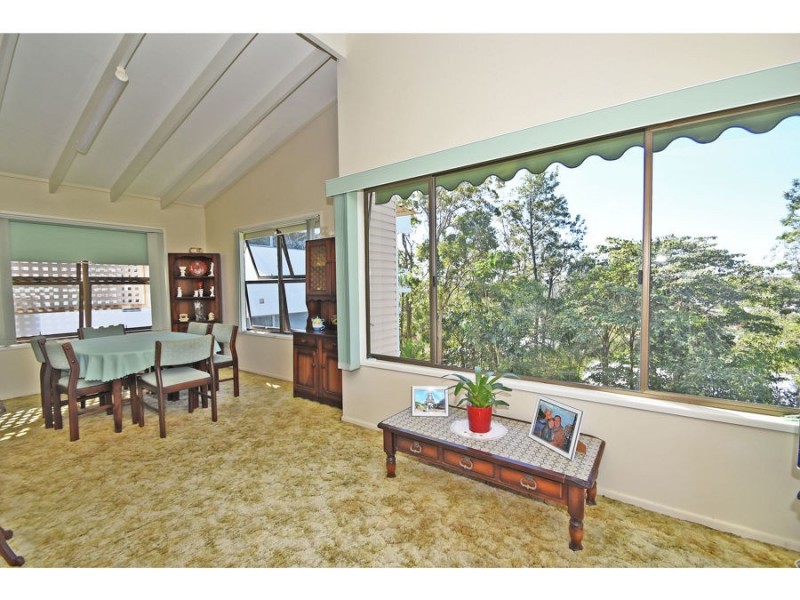 27 Hoya Street, Holland Park West QLD 4121